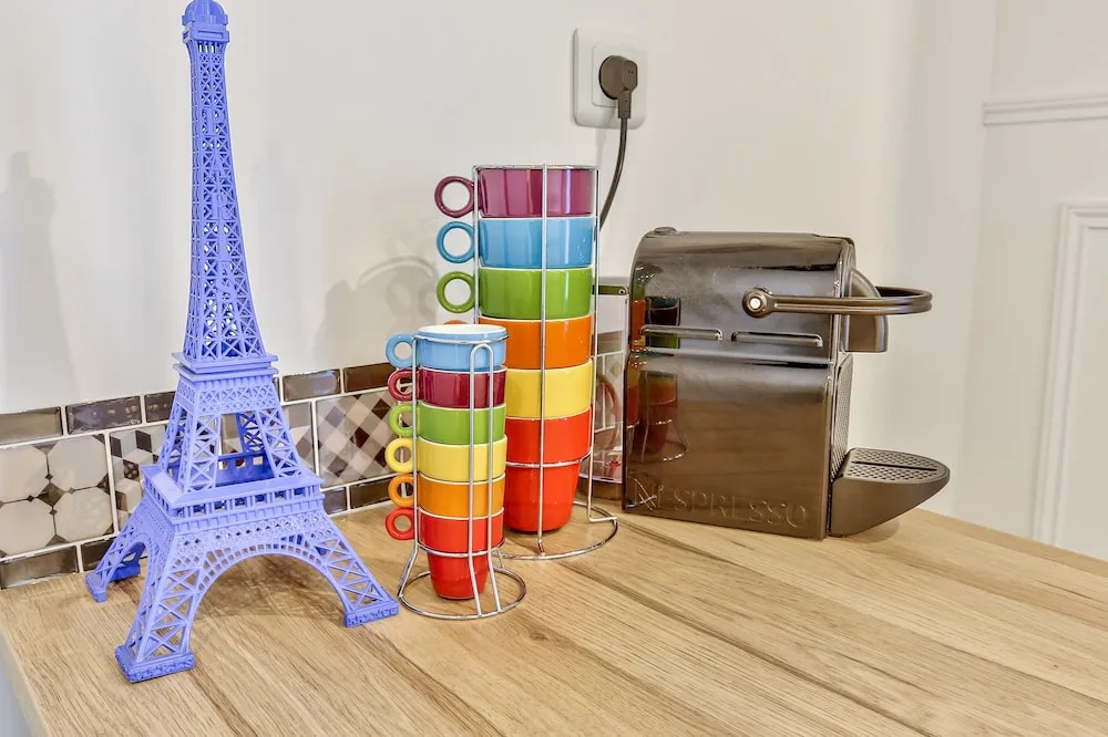 13 - Luxury Flat Eiffel Design 2