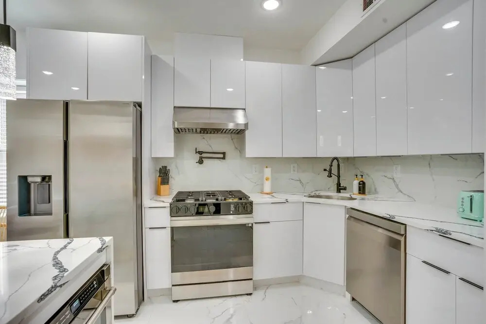 6 Mi to Times Square: Stylish Jersey City Retreat