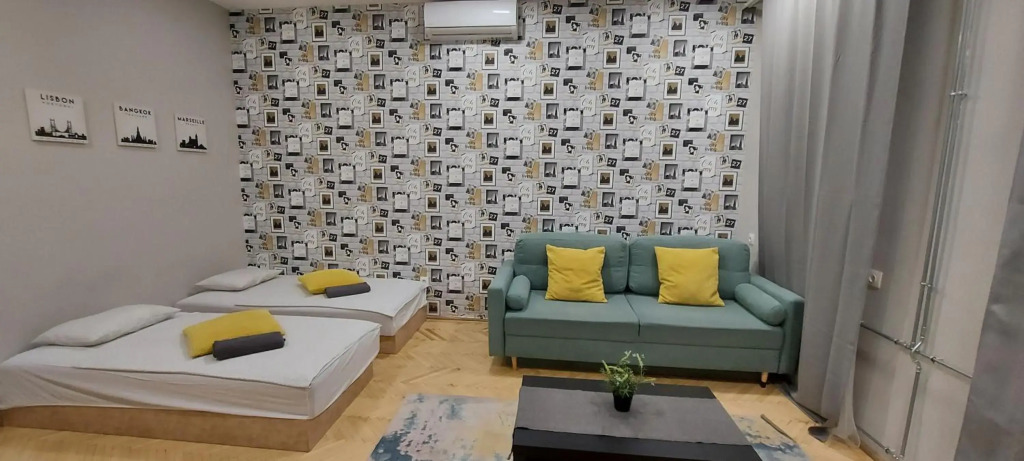 Studio 4 Apartment in the Party District
