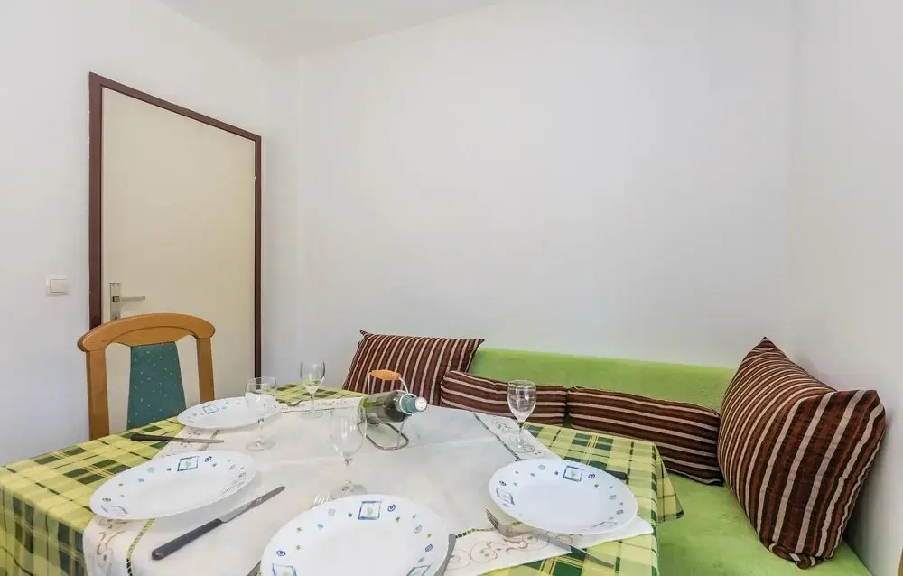Awesome Apartment in Jurandvor With Wifi and 2 Bedrooms