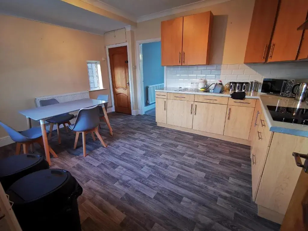 i Amazing 5 Beds Sleeps 6 Workers Or Families by Your Night Inn Group