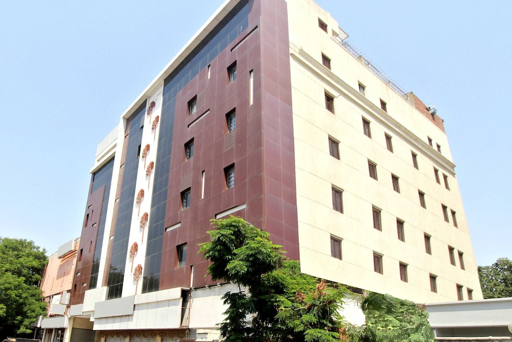 Hotel O Vasundhara Guest House Tankbund