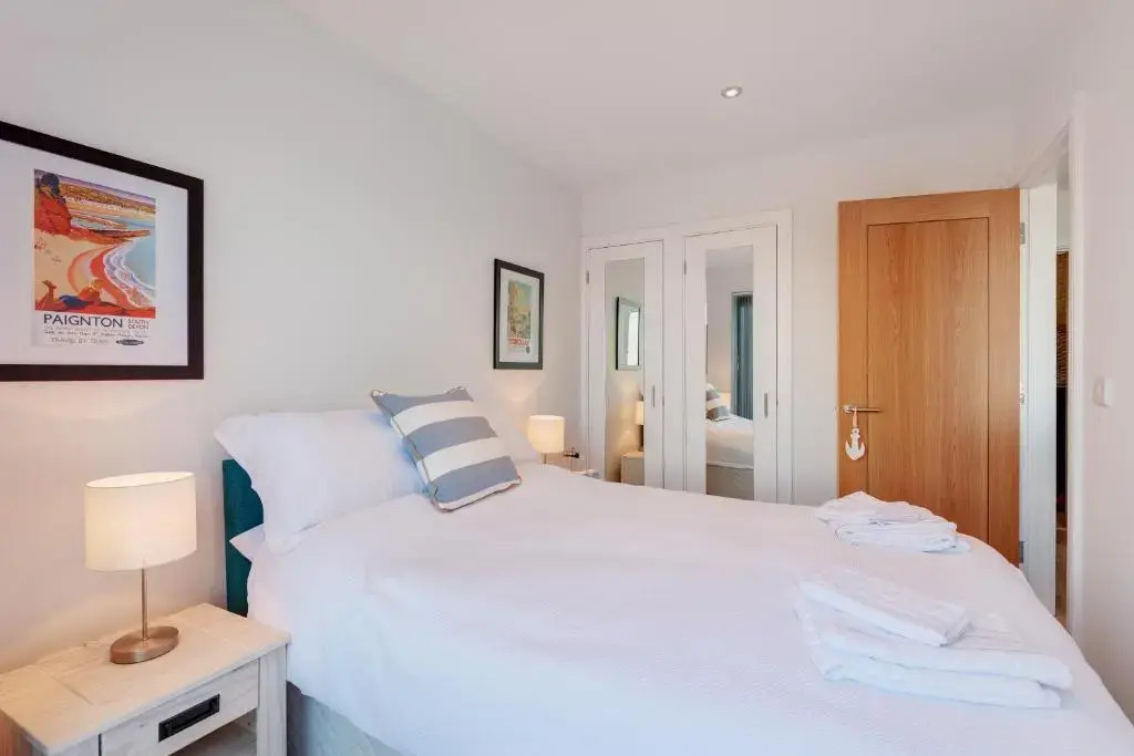 Avocet 2 Luxury Apartment with Pool and Parking