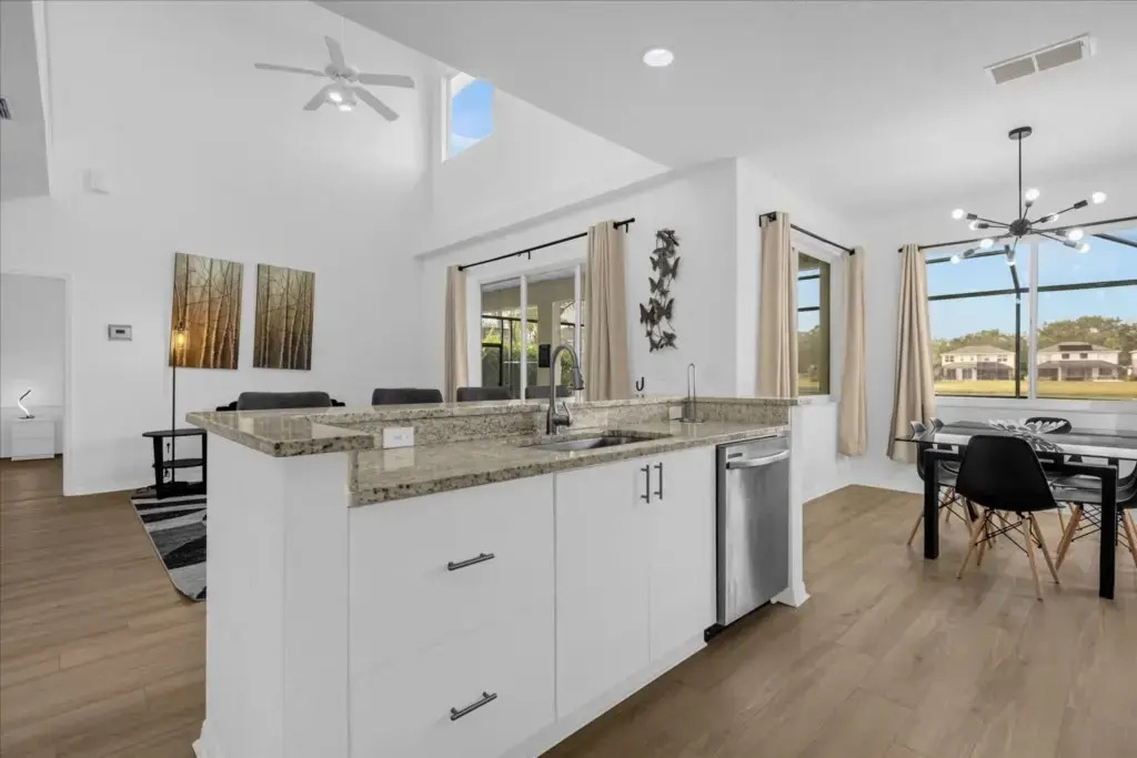 5 Bedrooms / 3.5 Bathrooms / Sunset Lakes (2943 SV), Kissimmee, US
