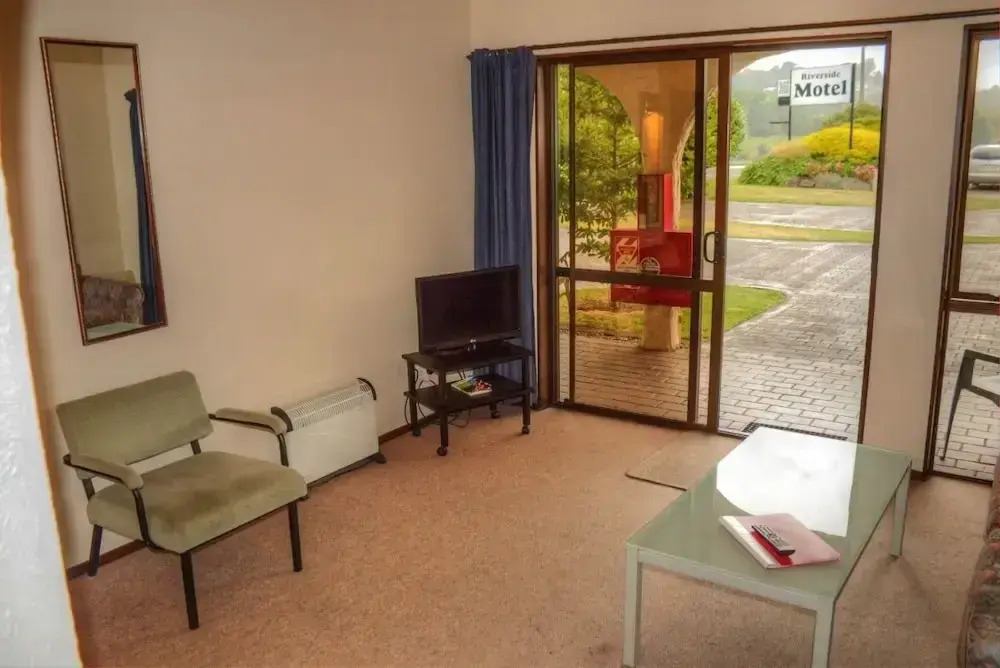Riverside Motel