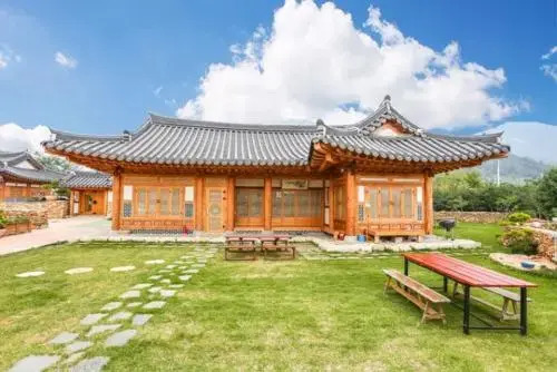 Hanok Jungwon House Pension