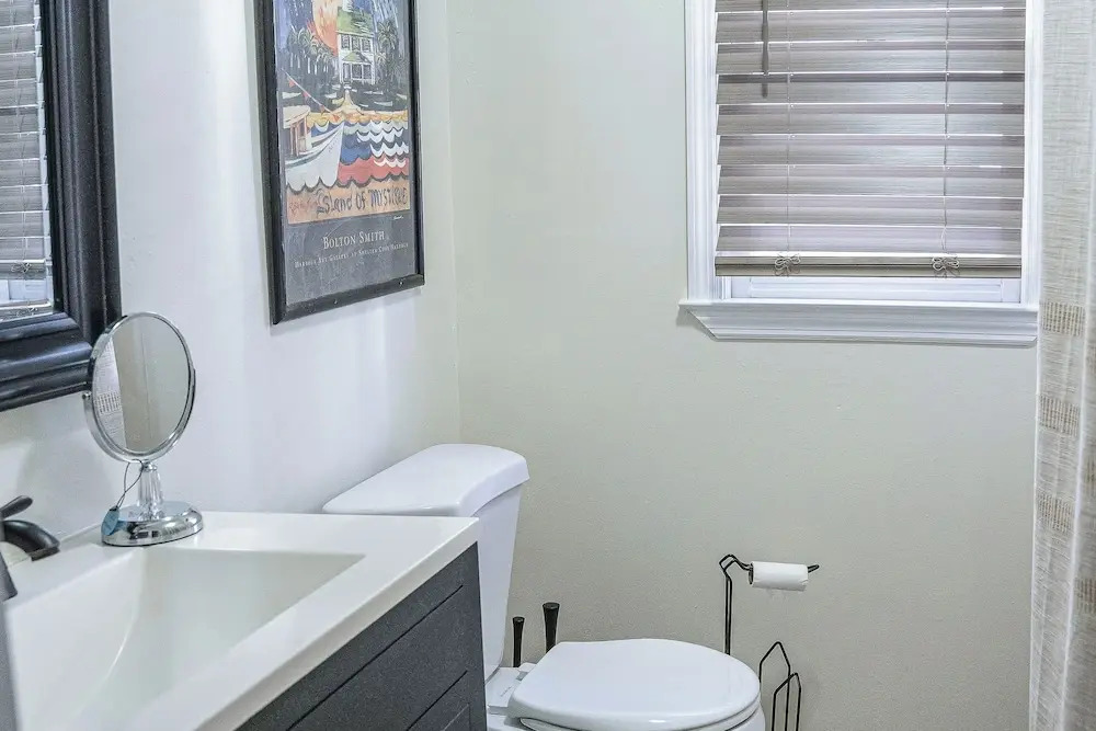 4 BR Home w/ Modern Comforts & Park View