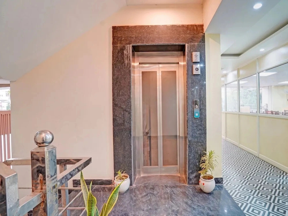 OnlyStay Snap Hotel