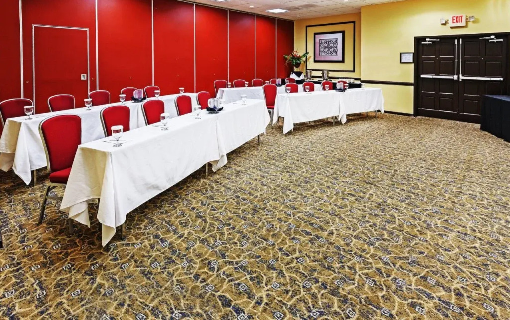 Crowne Plaza Suites Houston Southwest