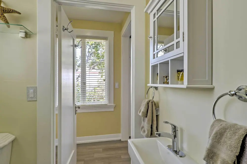 Carpinteria Apt w/ Hot Tub - 10 Min Walk to Beach!