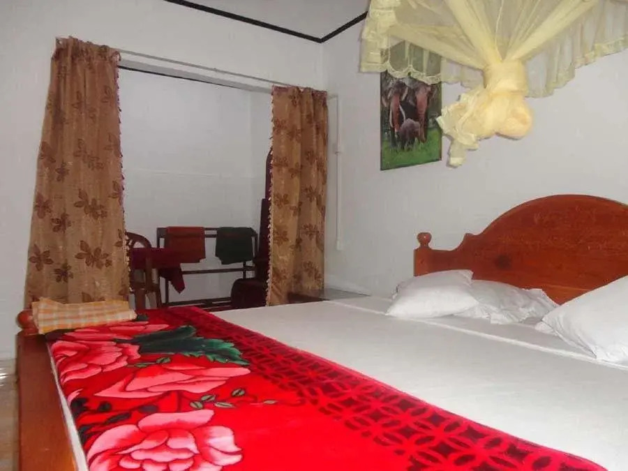 Deshani Holiday Inn