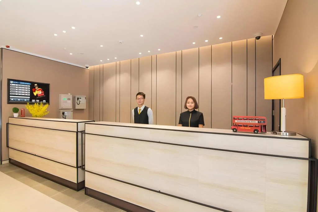 Homeinn Plus Hotel (Shanghai Dishui Lake Port City New World)