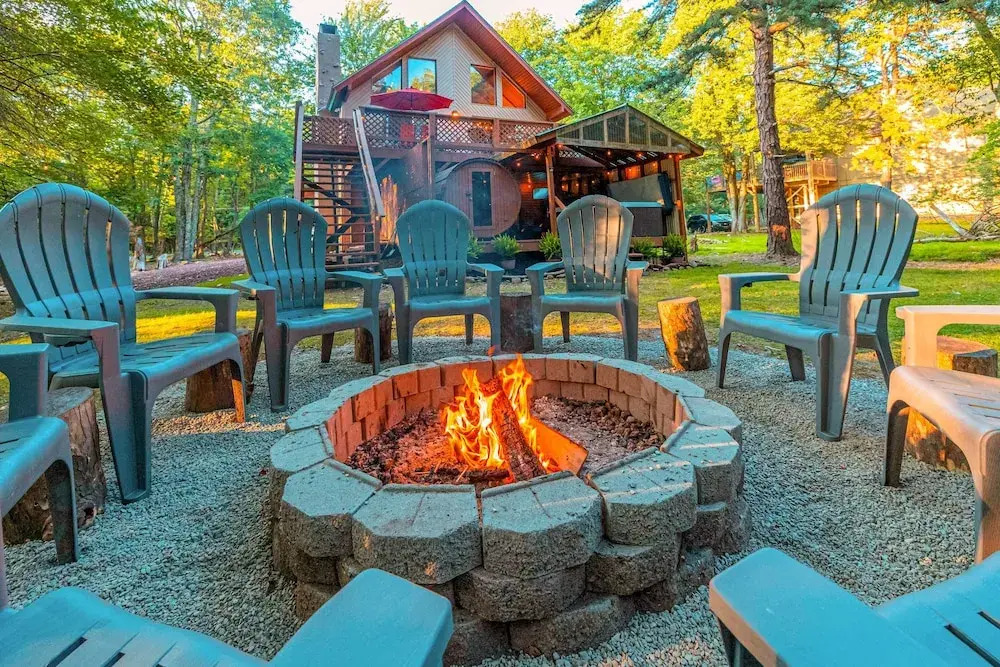 3 Mi to Slopes! Poconos Chalet w/ Hot Tub & Sauna