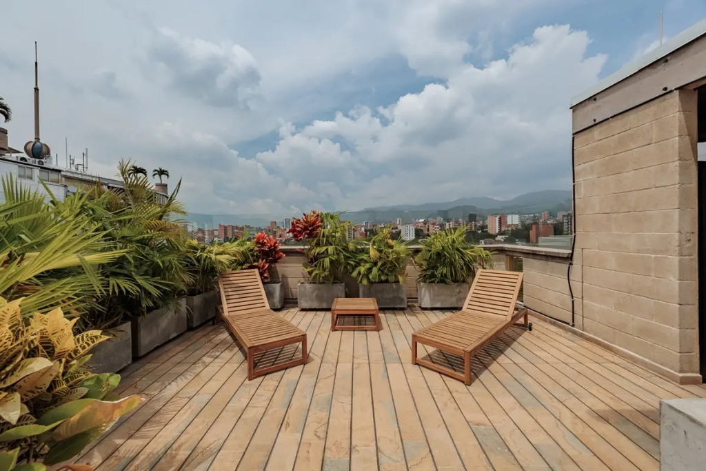The Somos S Hotel