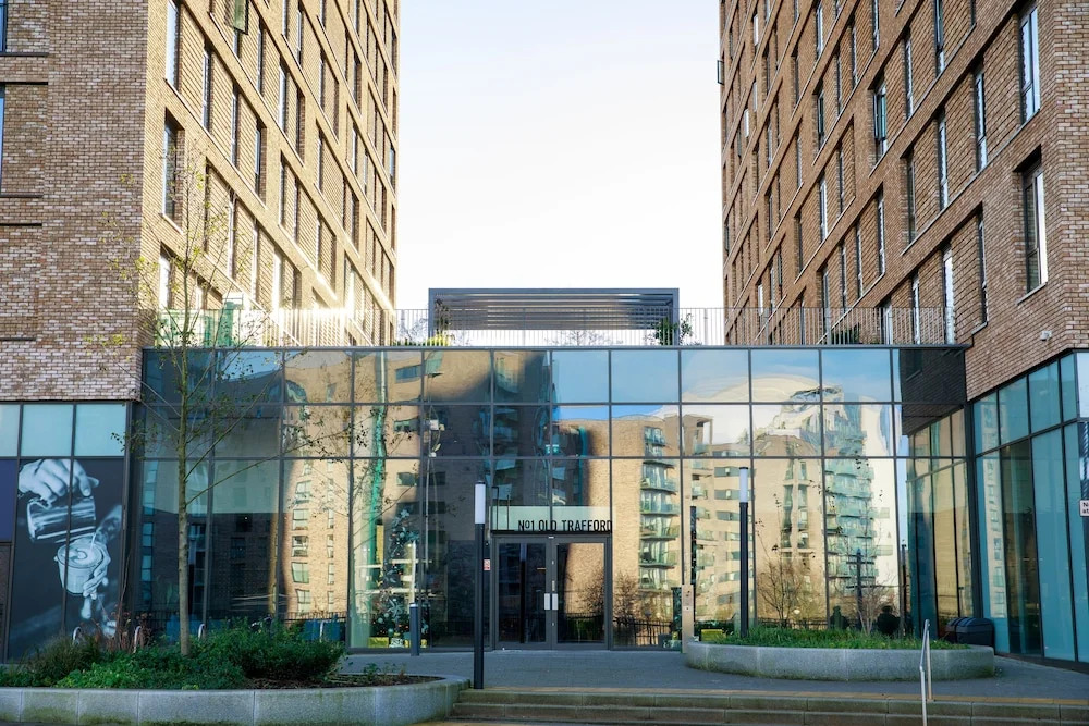Trafford Suite Modern 1 bed With Cinema Room