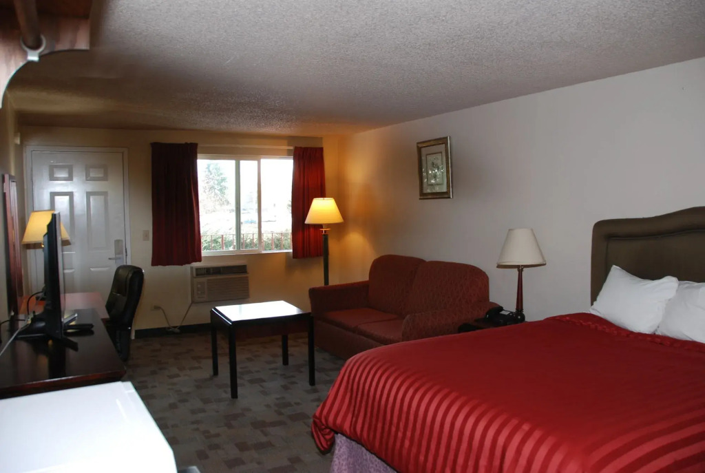 Smokey Point Motor Inn