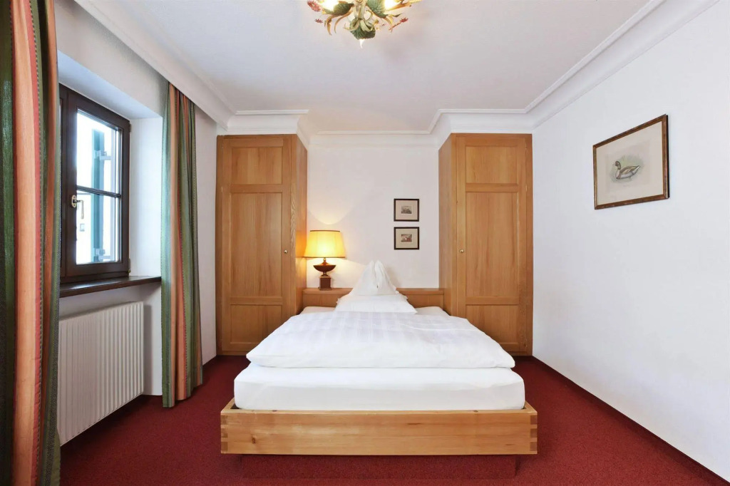 Hinterwies - Ski In / Lodge / Dine