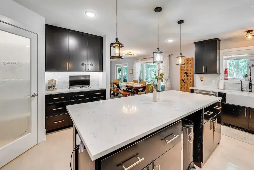 Expansive Fontana Home < 2 Mi to Geneva Lake!