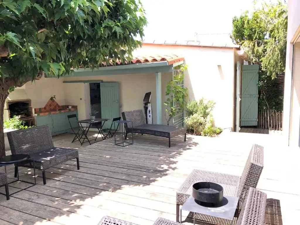 studio avec terrasse et jardin à 3 minutes à pied de la plage