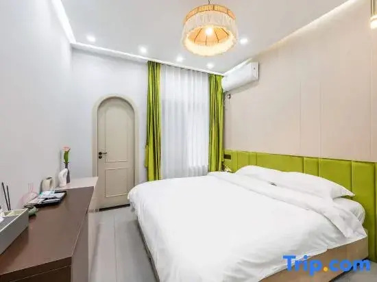 Dianshan Lake Jiuyue Shiguang · Lakeside Swimming Pool Party Resort Villa