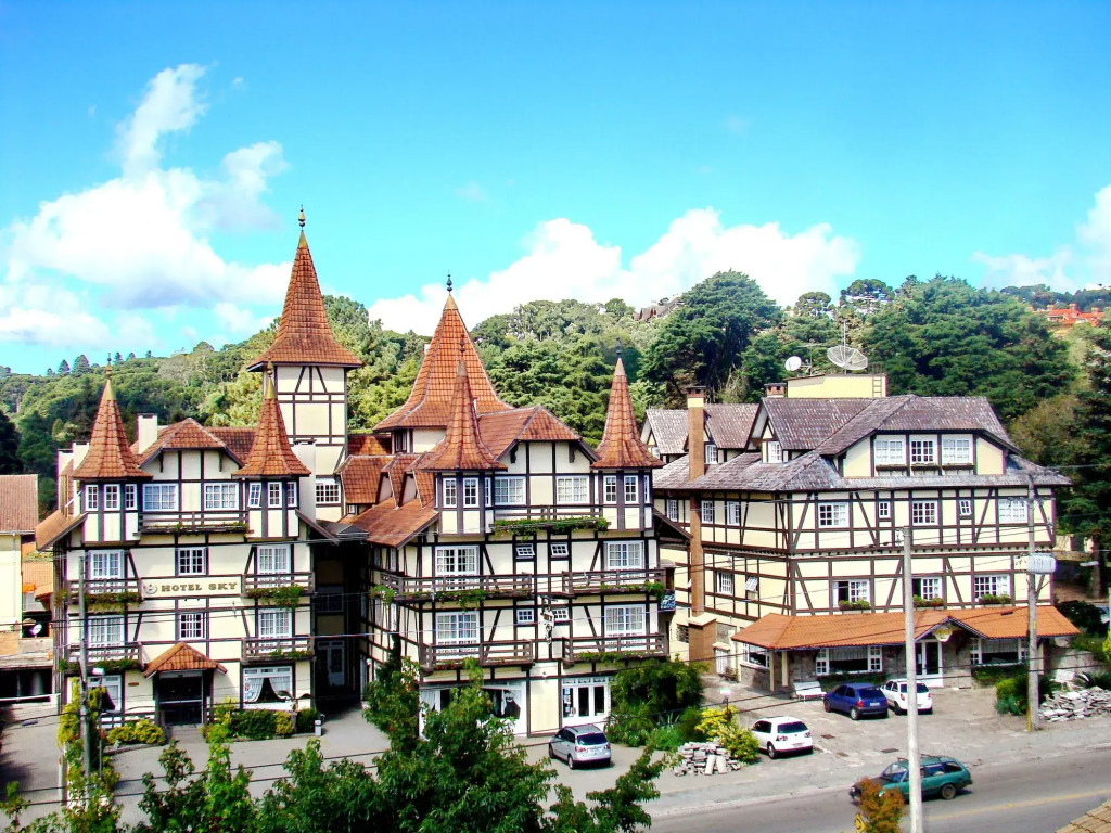 HOTEL SKY GRAMADO - Cartão Postal de Gramado RS