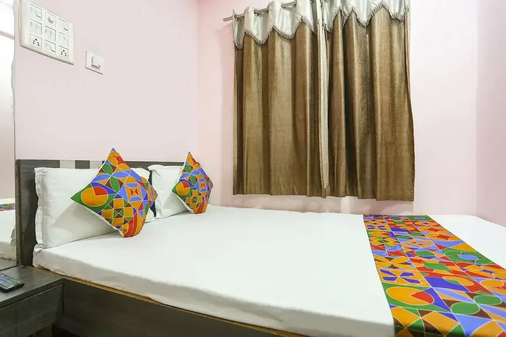 Fabhotel Tara Deluxe
