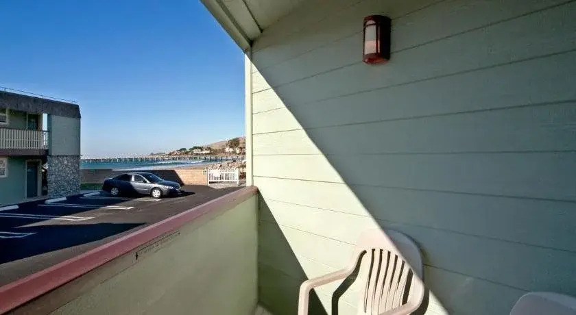 Shoreline Inn...on the beach