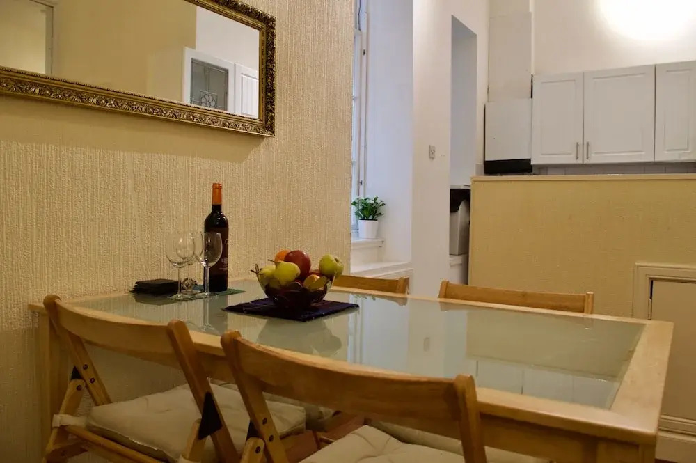 2 Bedroom Apartment In Pleasance