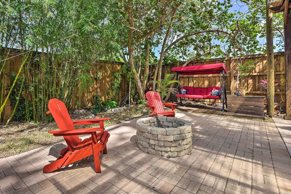 Oasis w/ 2 Stand-alone Casitas & Outdoor Bath
