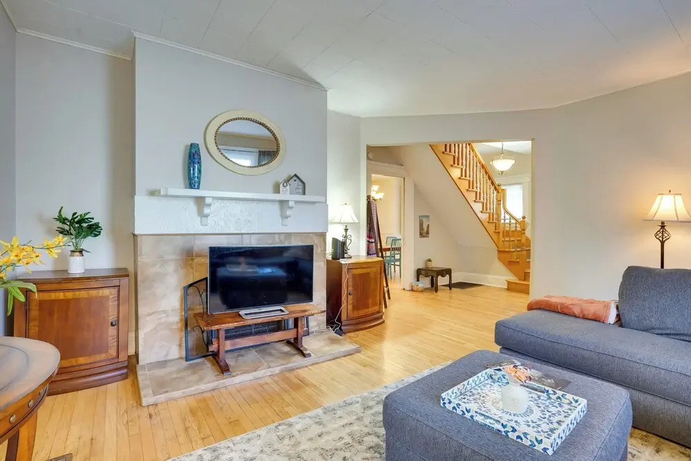 Walk to Syracuse Campus: Family-friendly Home!