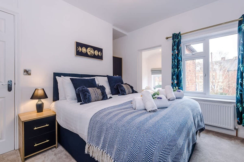 Stunning 3-bed House Amazing Location Sleeps 5