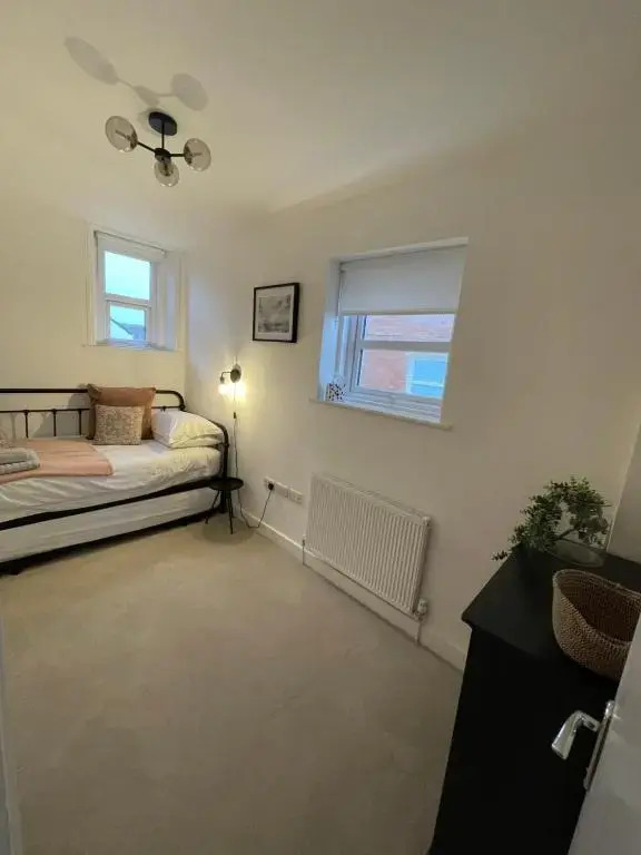 Seaview Flat with Balcony, Spacious 2 Bedroom