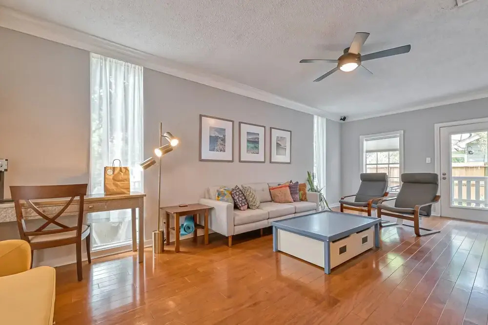 Heights Bungalow in Greater Heights Houston, Child-friendly, Work-cation, Sleeps 8