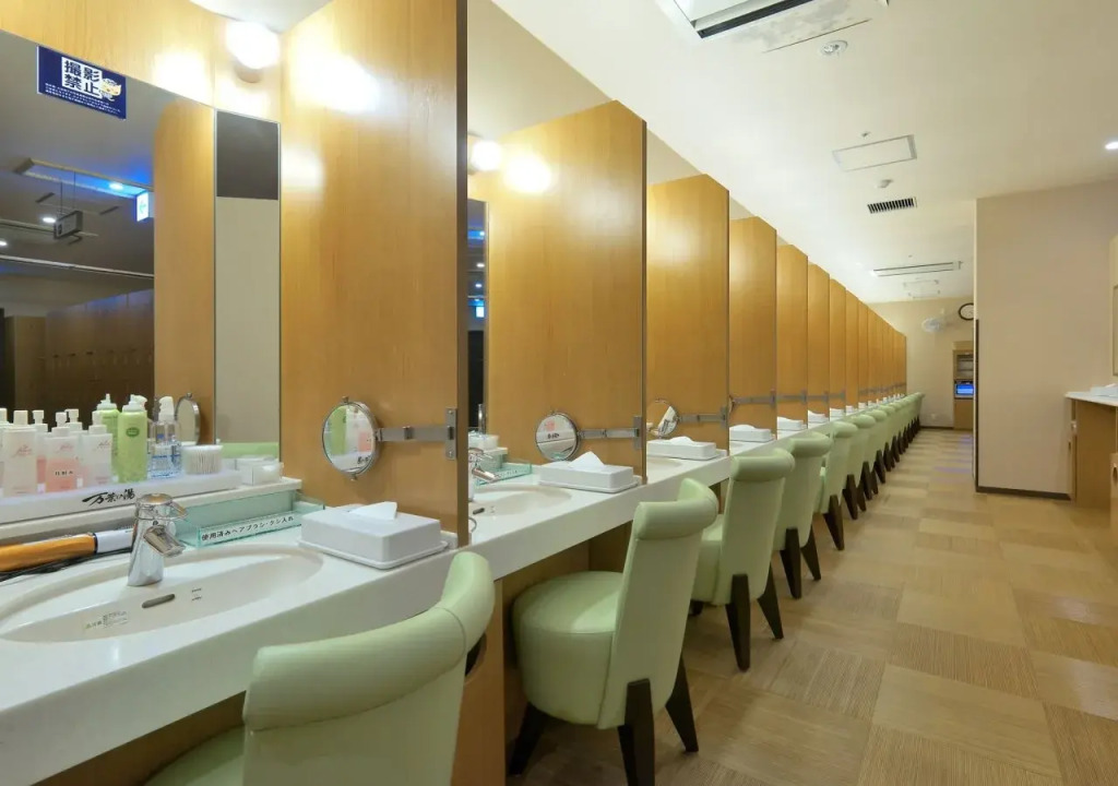 Tokyo Yugawara Onsen Manyo no Yu