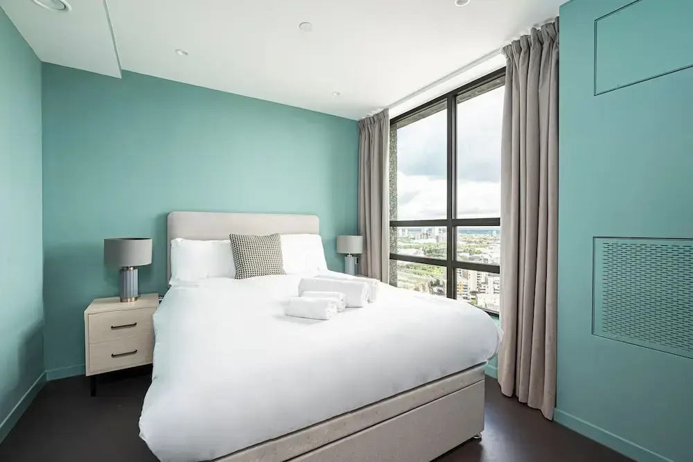 Stylish Three-bedroom Apartment in Poplar