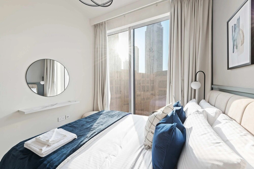 Downtown Apartment w Tower Pool Balcony