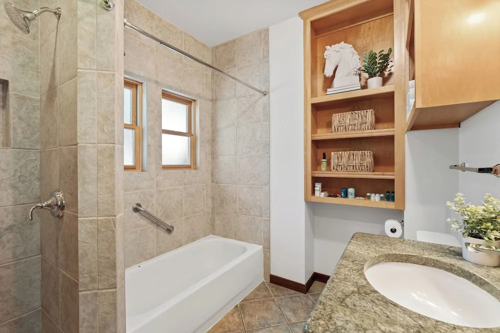 Urban Cowboy Villas - Heart of 704