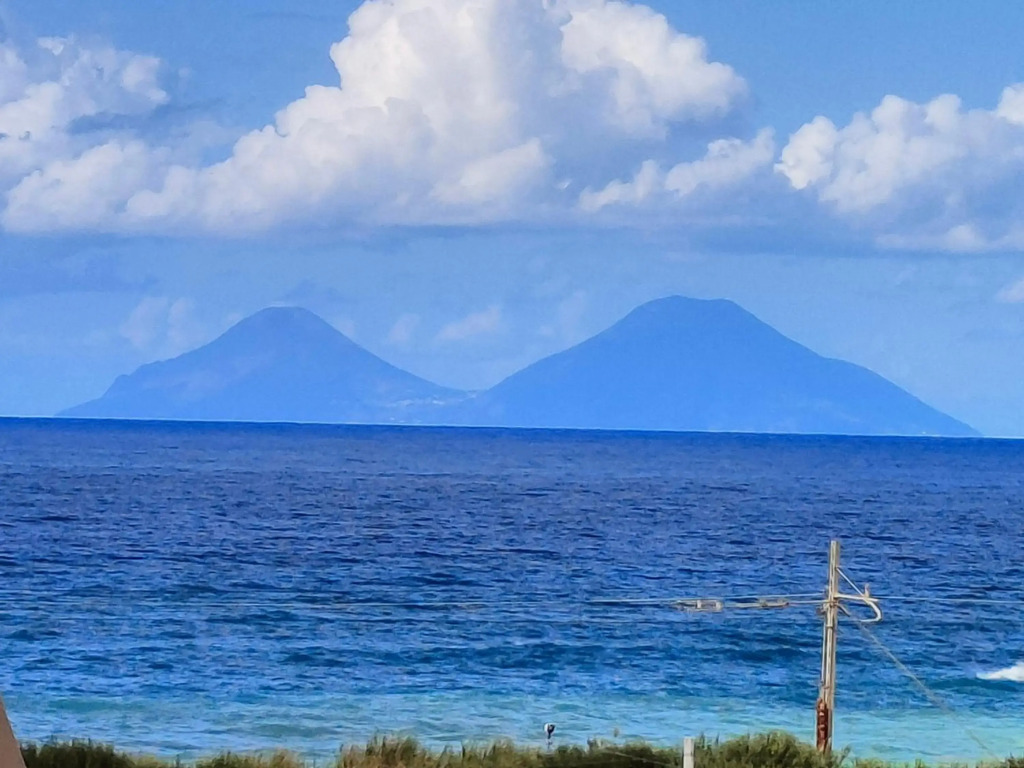 "Appartamento del Mare Gliaca" con vista Isole Eolie,ampia terrazza e parcheggio privato gratuito