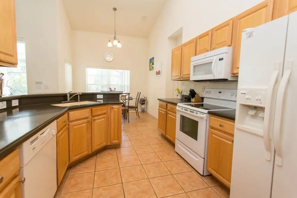 Newly Renovated Gorgeous Modern 4 Bed Villa With South Facing Pool & Spa