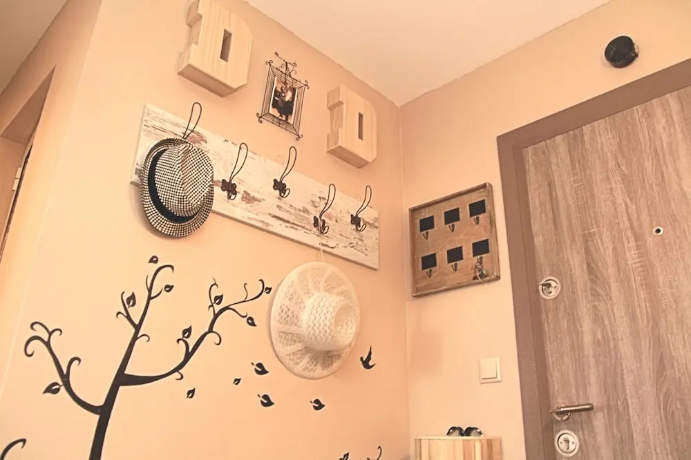 Vintage apartment in the city jungle