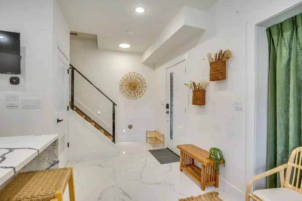 6 Mi to Times Square: Stylish Jersey City Retreat