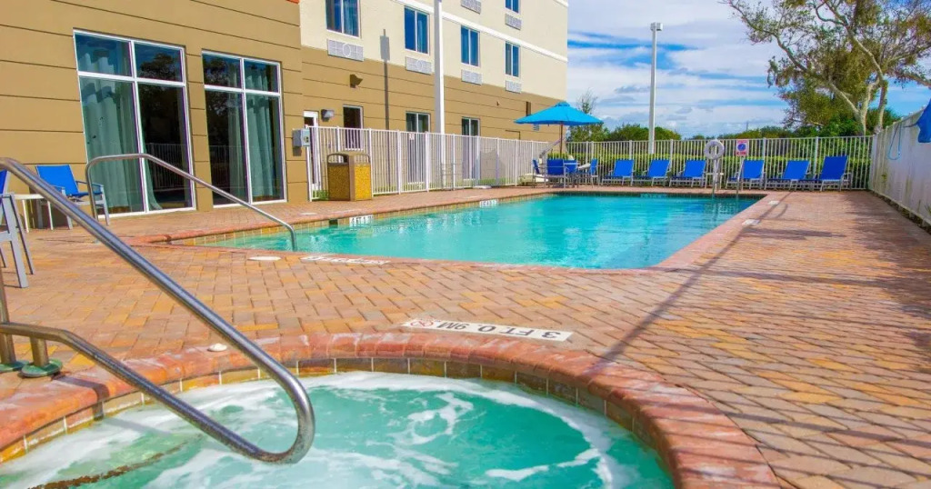 Holiday Inn Express Hotel & Suites Palm Bay by IHG