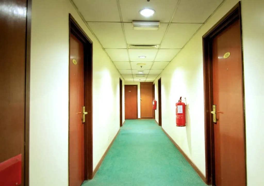 ZEN Rooms First Business Inn