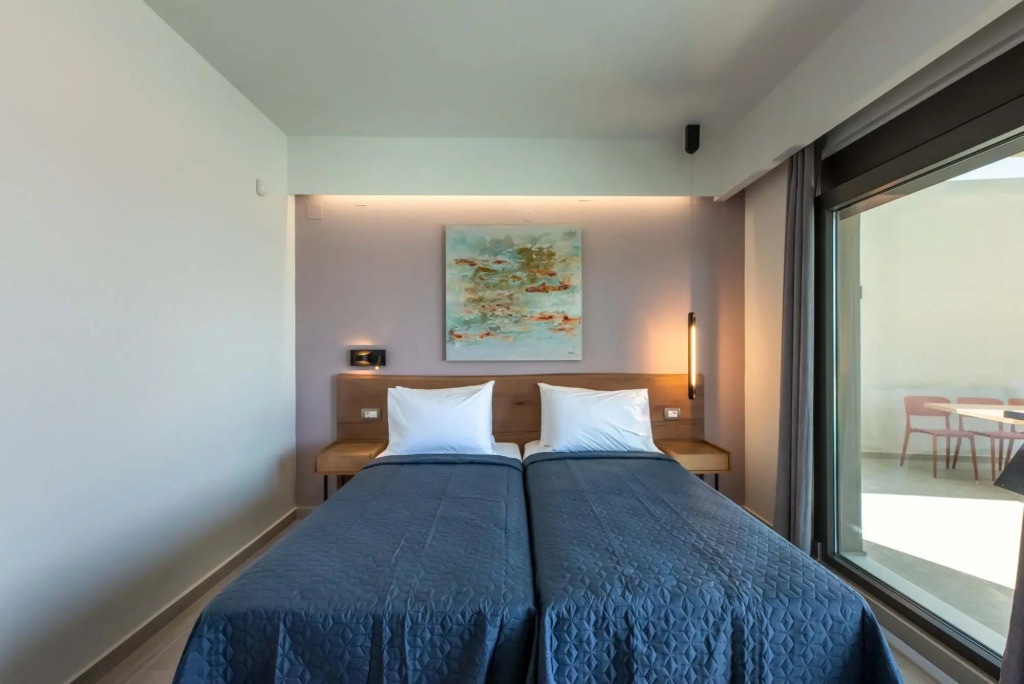 Seafront villas I "Free" Heated pools & 100m to Sea
