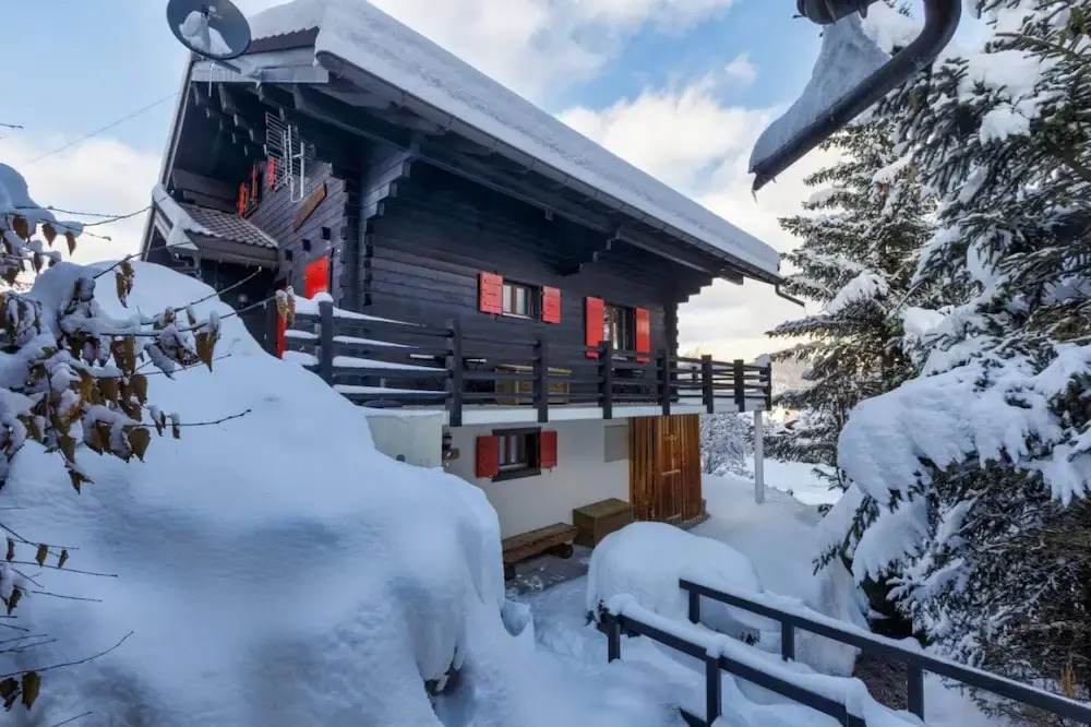 Chalet Les Jeunes - 8 Pax Swiss Ski Chalet