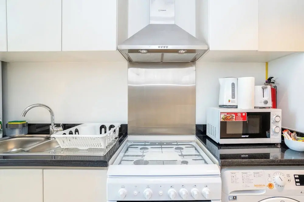 Tanin - Stylish Apartment With Balcony And Cityscape Views