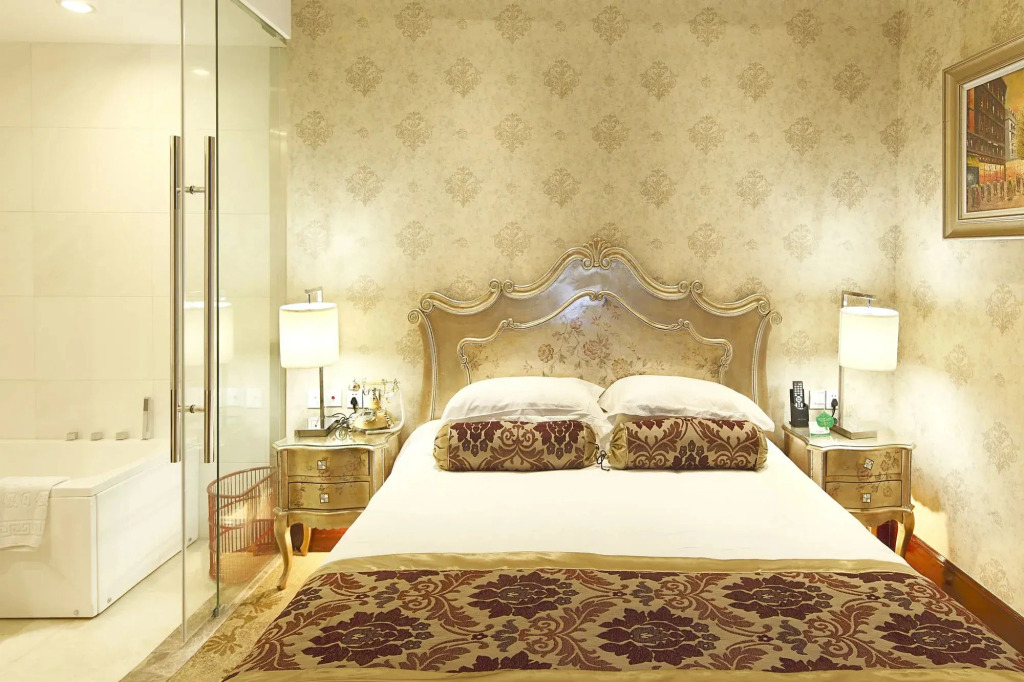 Zhenbao Holiday Hotel