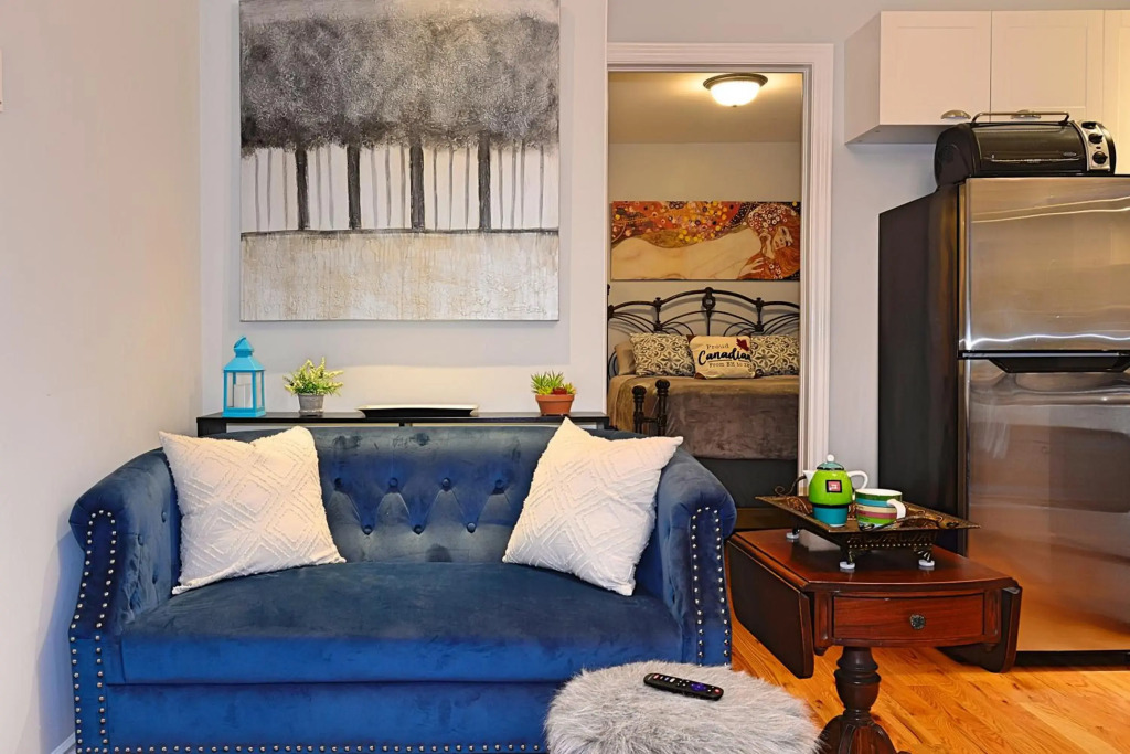 Ottawa Downtown Executive Apartment Retreat with Private Balcony near Bank Street - Sleep Max 2