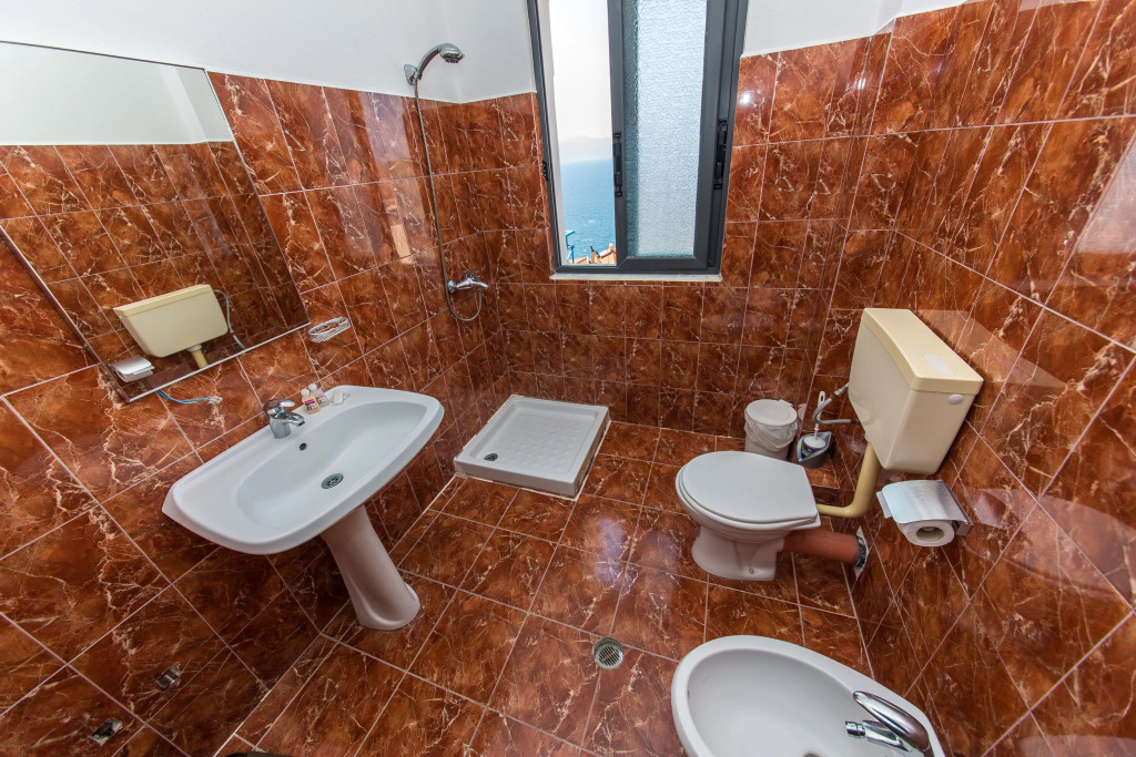 Blue Saranda Hotel