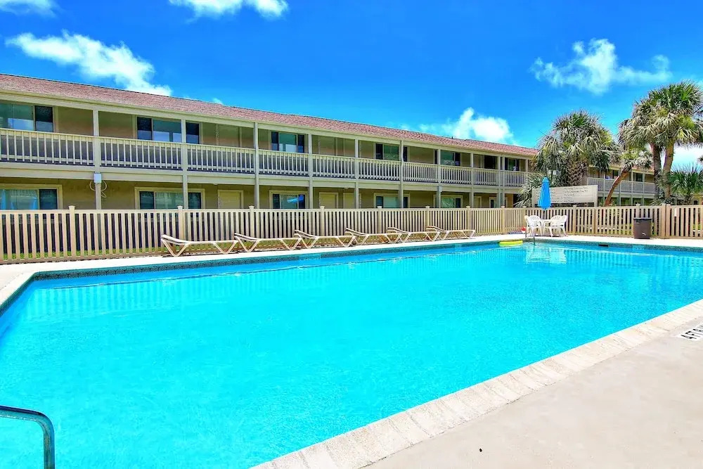 Sweet Escape 1 Bedroom Condo by Redawning